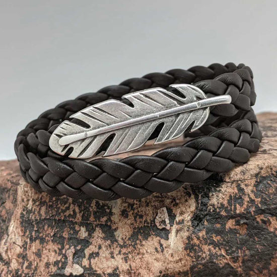 Load image into Gallery viewer, Feather &amp;amp; Braided Brown Leather Bracelet

