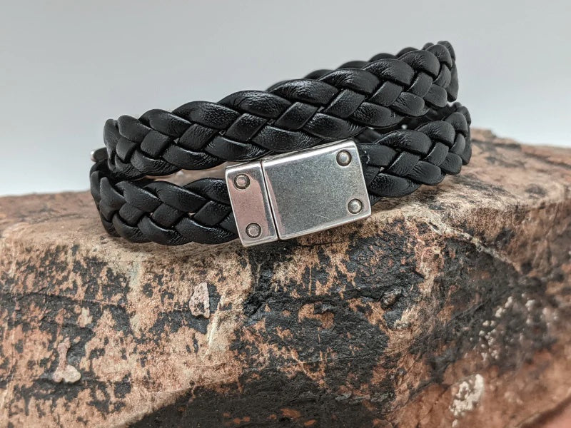 Load image into Gallery viewer, Feather &amp;amp; Braided Black Leather Bracelet
