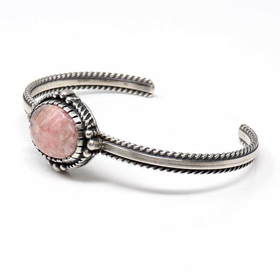 Load image into Gallery viewer, Sterling Silver &amp;amp; Pink Conch Shell Bracelet
