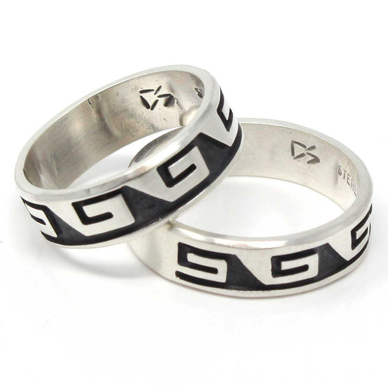 Load image into Gallery viewer, Hopi Silver Ring -Waves
