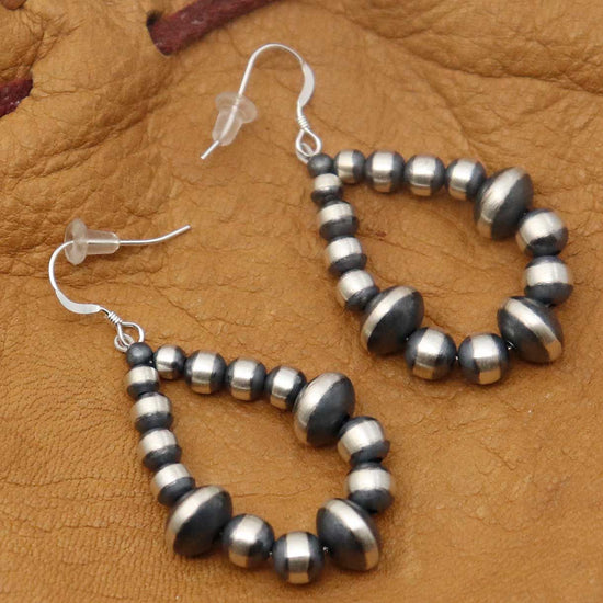 Load image into Gallery viewer, Graduated Silver Pearl Earrings
