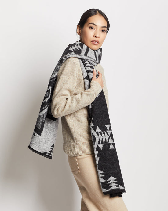 Load image into Gallery viewer, Pendleton Oversize Wrap Rock Point Black
