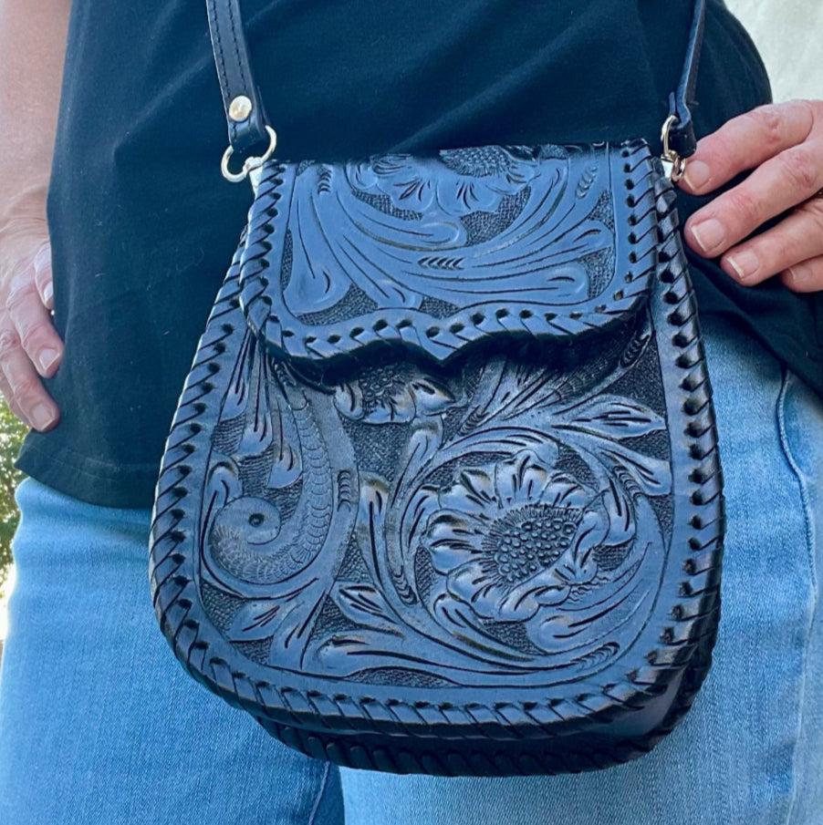 Chiquita Crossbody - Black