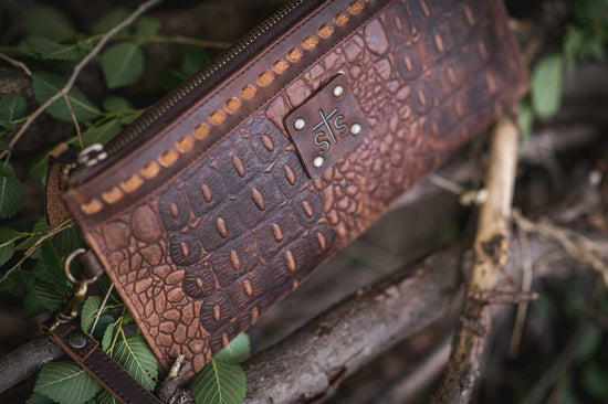 Load image into Gallery viewer, Catalina Croc Clutch by STS Ranchwear
