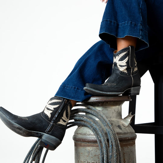 Old Gringo Yippee Ki Yay Amity Short Boot - Black/Bone