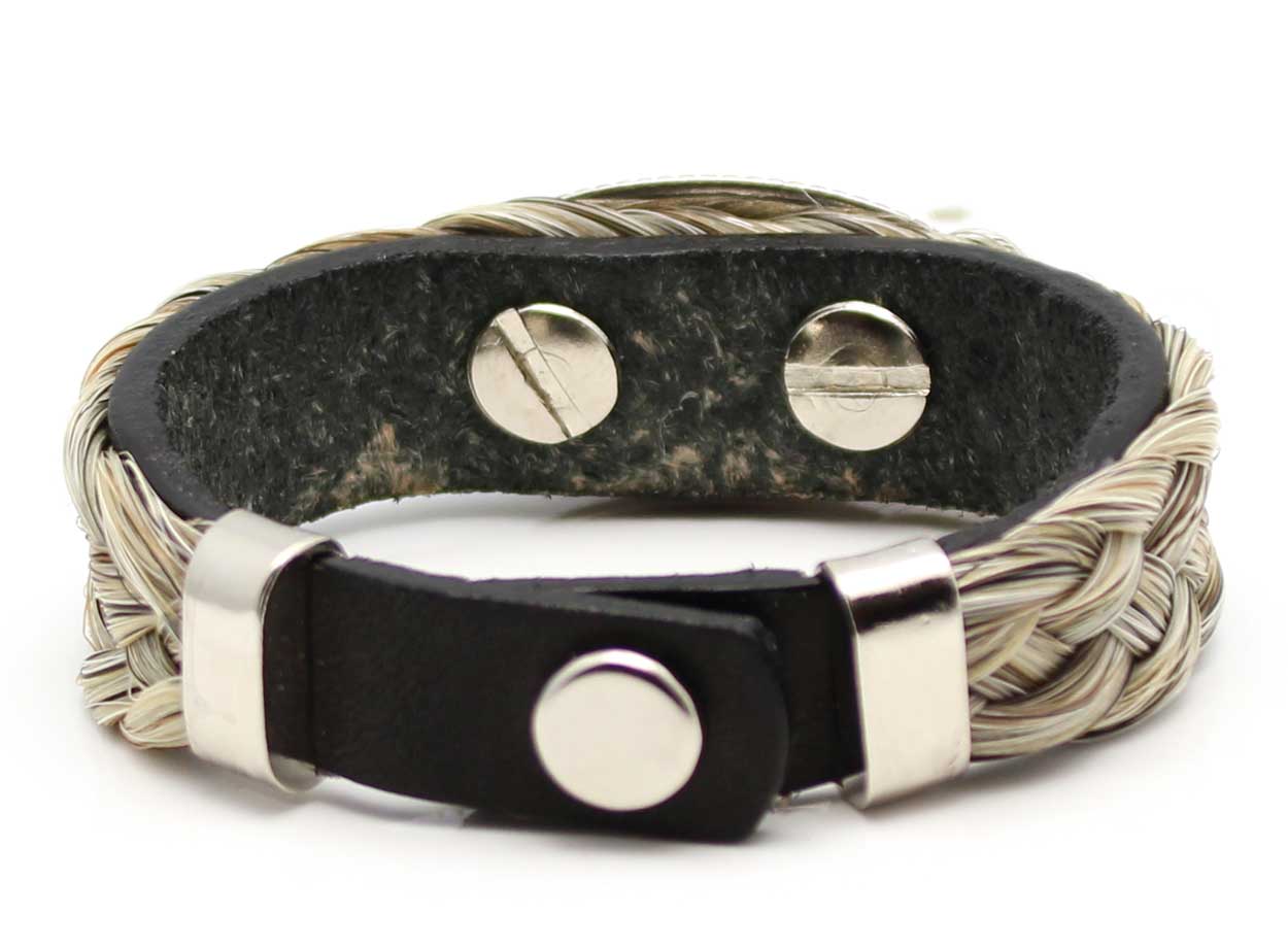 Load image into Gallery viewer, Grey Horsehair &amp;amp; Leather Bracelet With Oval Concho
