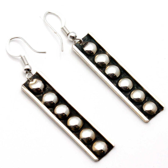 Load image into Gallery viewer, 1 1/2&amp;quot; Silver Drop Earrings
