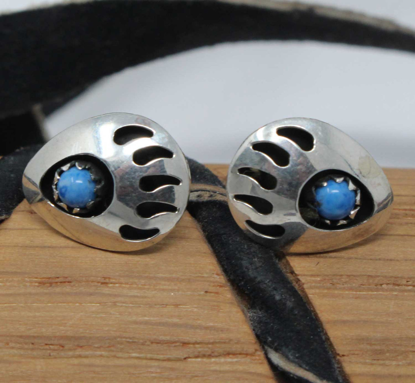 Load image into Gallery viewer, Navajo Silver &amp;amp; Lapis Bear Paw Earrings
