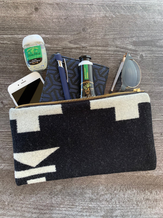 Load image into Gallery viewer, Los Ojos Zipper Clutch - 10&amp;quot; x 5.5&amp;quot;
