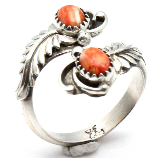 Ajustable Ring Featuring Orange Spiney Oyster