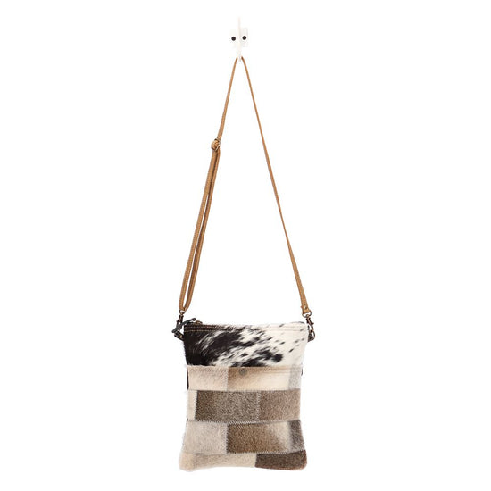Load image into Gallery viewer, Cube Design Crossbody Bag
